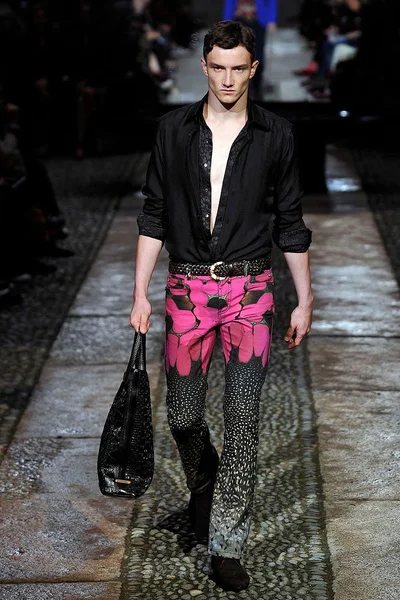 Look 18